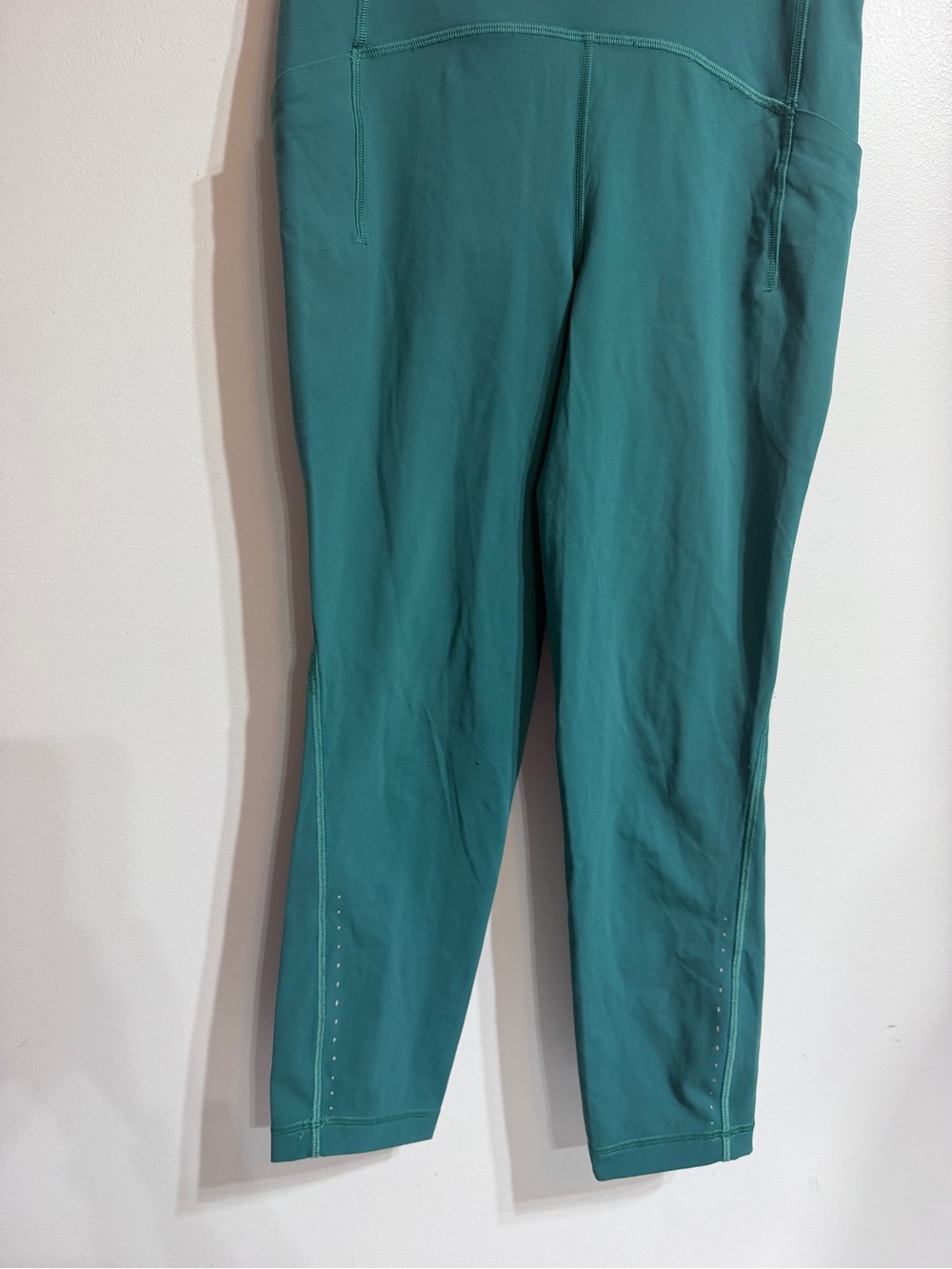 Lululemon Fast and Free Crop II 19" size 6 - Picture 2 of 6